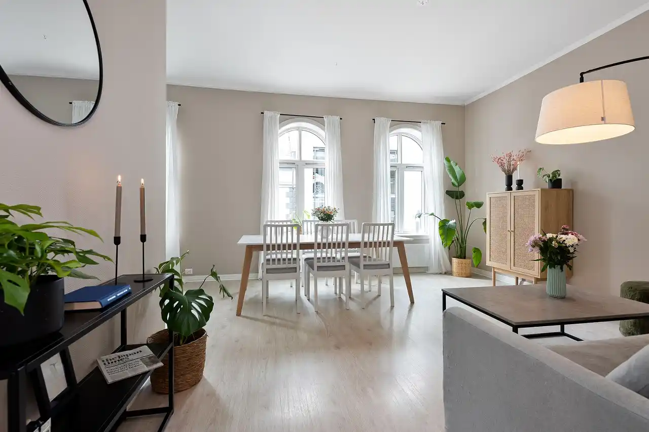 Home Window Tinting: Benefits, Options & Tips